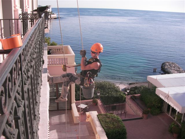 Travaux acrobatiques à l'Hôtel Riviera à Nice